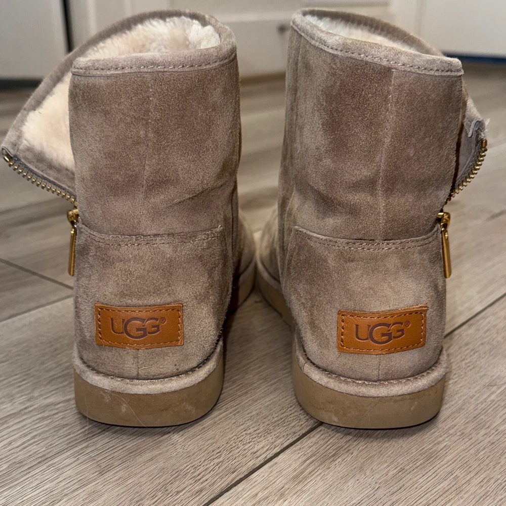 UGG Kip Suede Zip-Boots - Picture 4 of 8